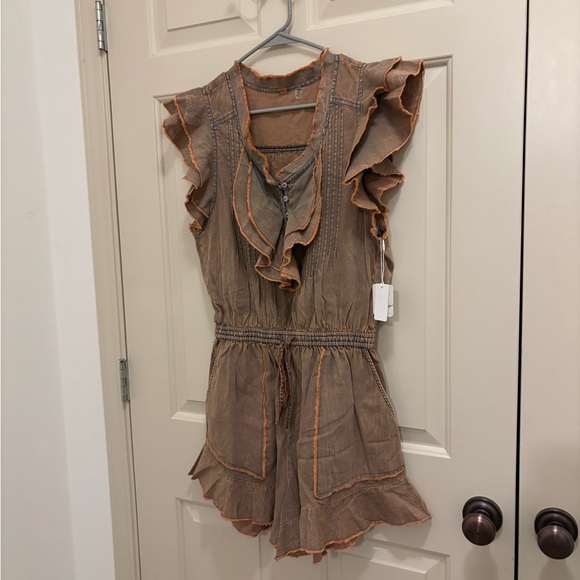 NWT!🌟Free People One Naya Chambray Romper🌟. Size Small. Color Peach. - Picture 5 of 11